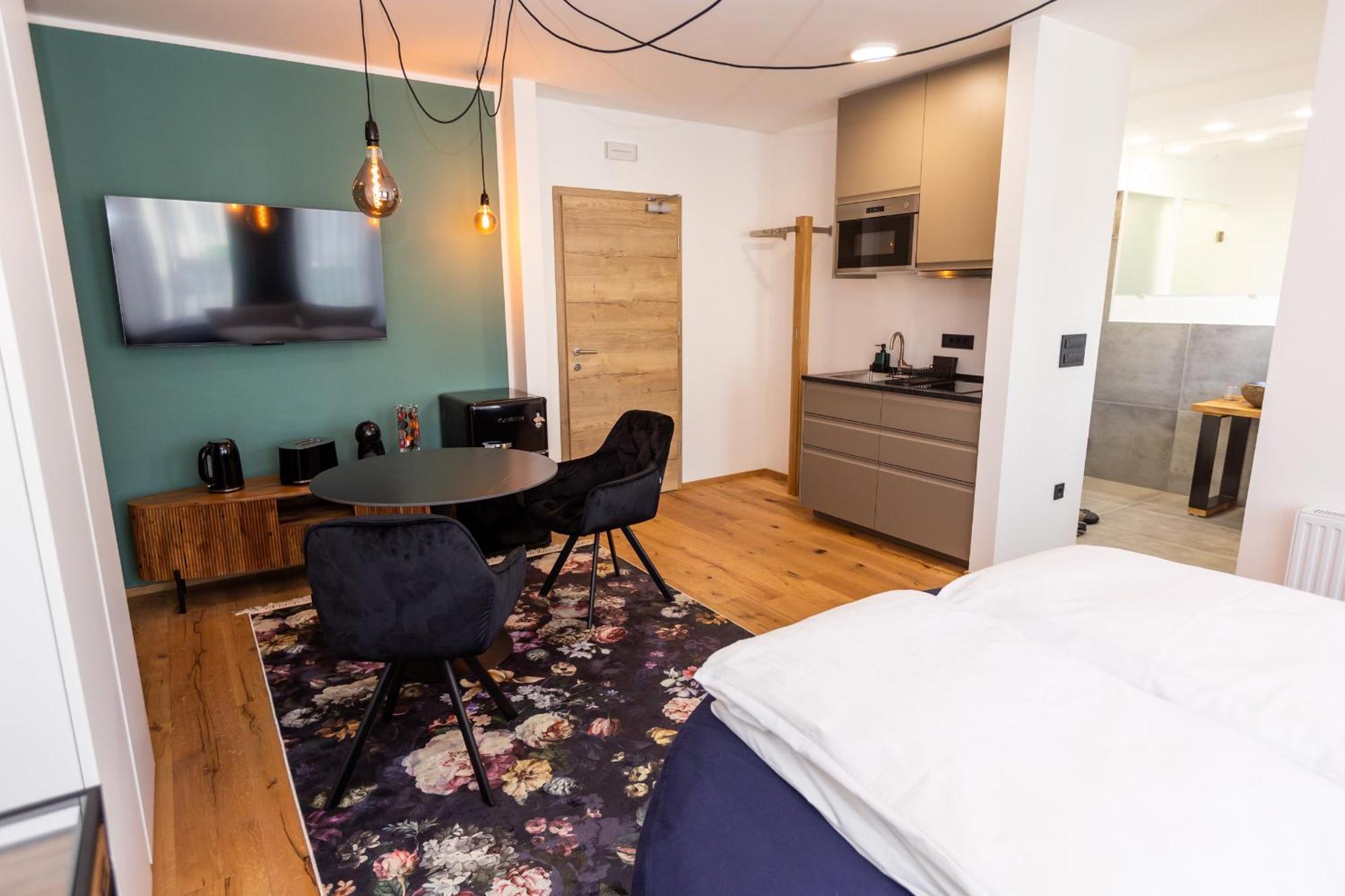 Kavenija Apartmaji - Free Parking Maribor Exteriör bild